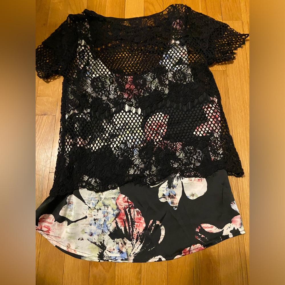 White House Black Market layered top- hardly used.